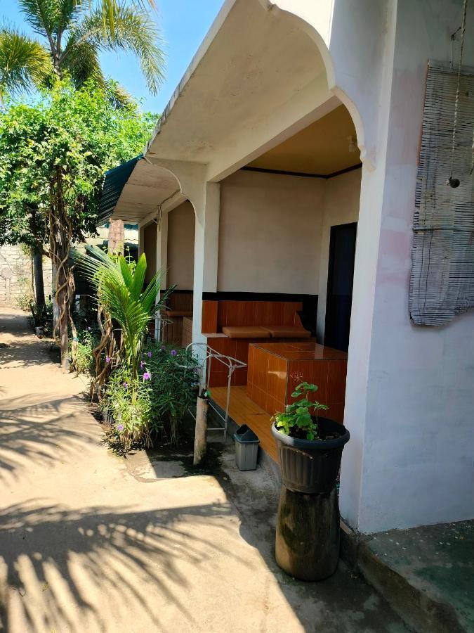 Aladdin Homestay Гили Еър Екстериор снимка