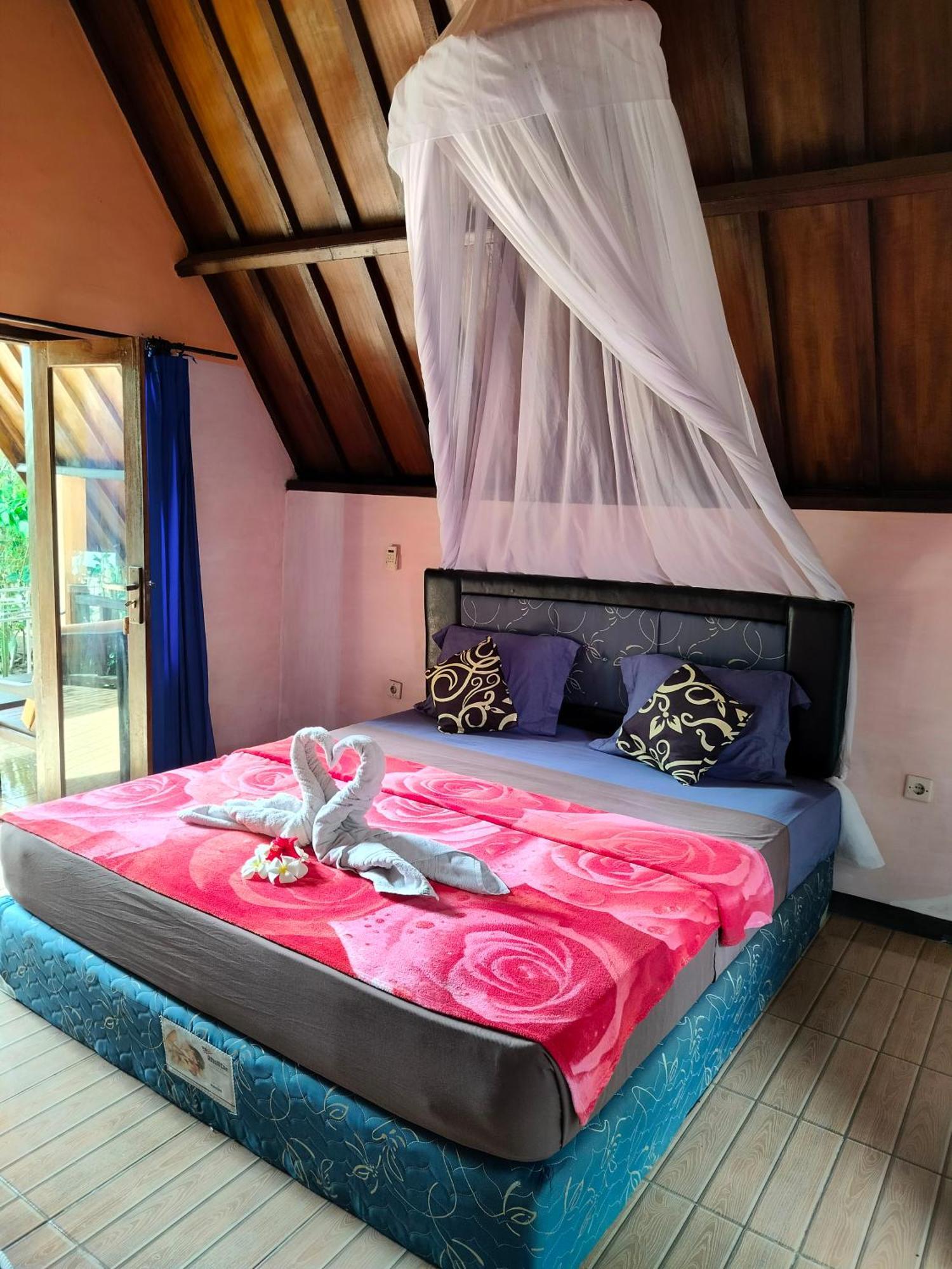 Aladdin Homestay Гили Еър Екстериор снимка