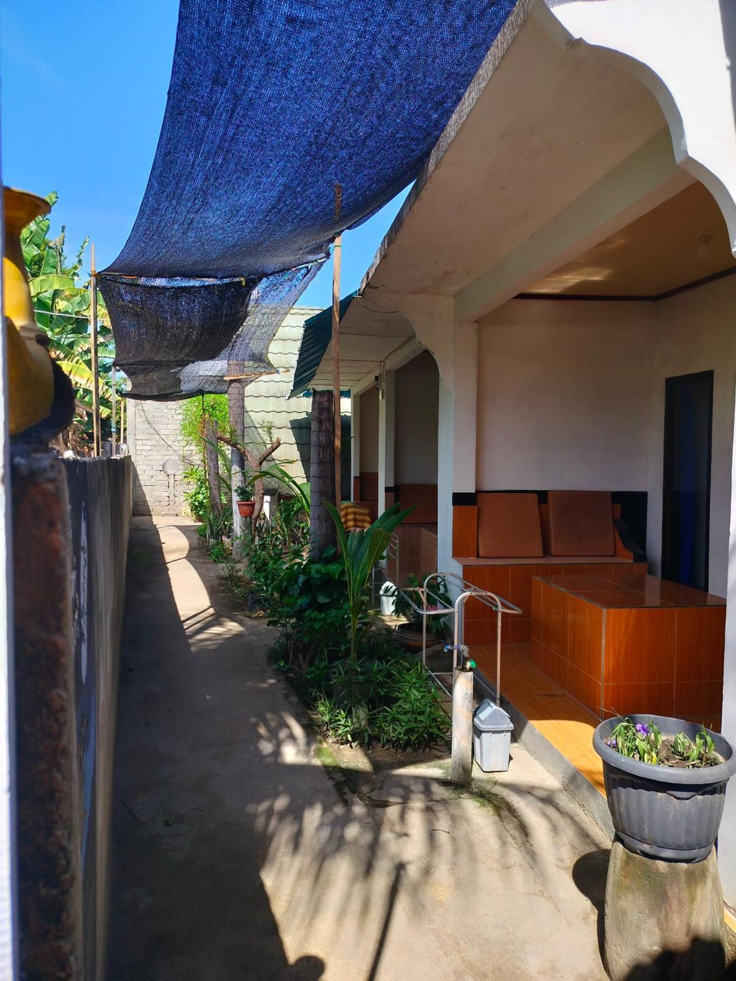 Aladdin Homestay Гили Еър Екстериор снимка