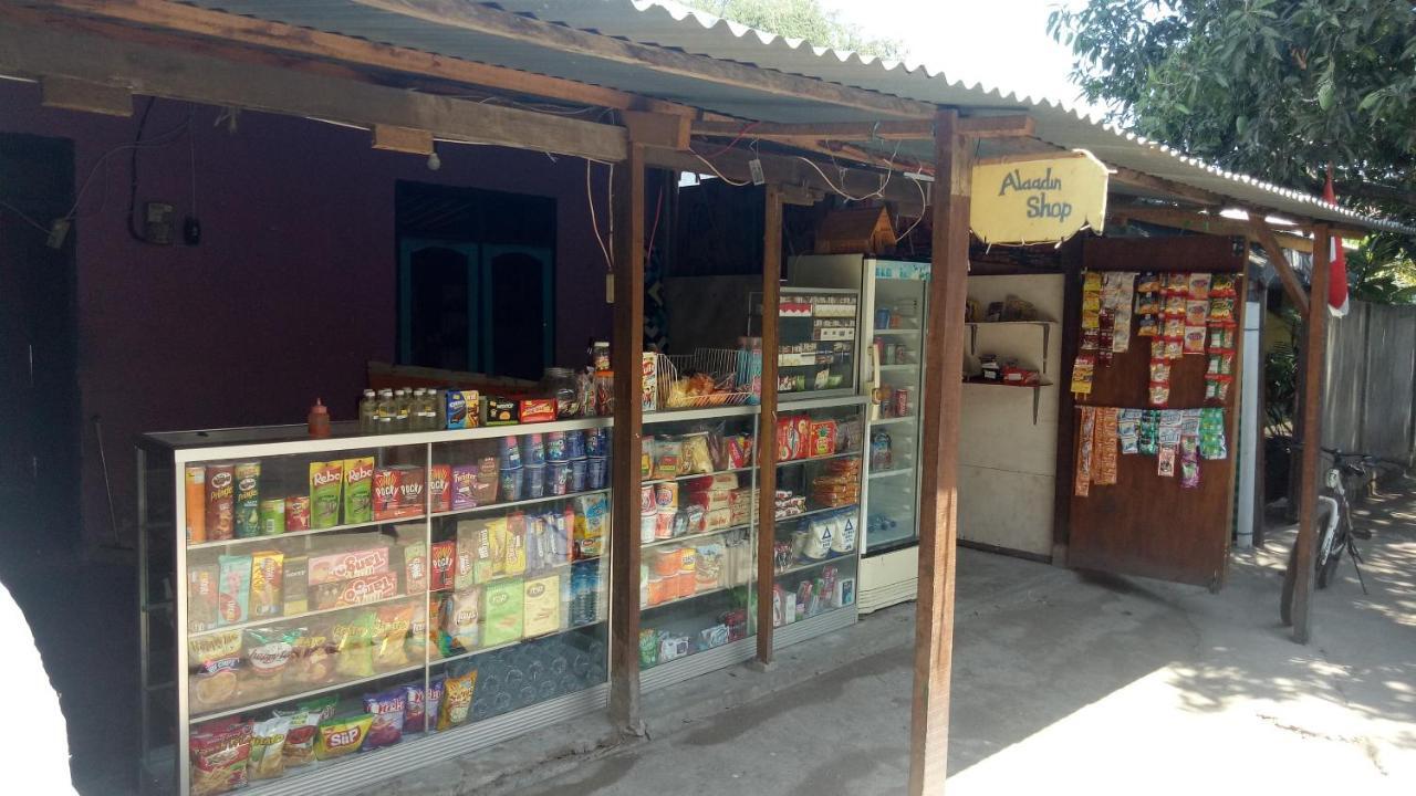 Aladdin Homestay Гили Еър Екстериор снимка